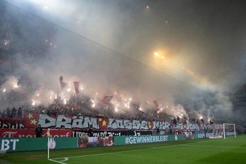 BEAUTIFUL SPORTS/ (DFL/DFB REGULATIONS PROHIBIT ANY USE OF PHOTOGRAPHS AS IMAGE SEQUENCES AND/OR