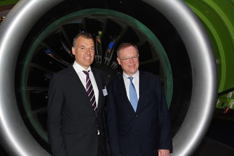 Minister President Stephan Weil with MTU Executive Board member Dr Stefan Weingartner in front of