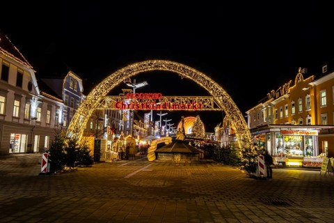 Archway, illuminated entrance to the Christmas market, night shot, main square of Leoben, Styria,