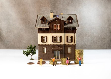 The house prices keep rising every time, this photo is a concept with coins to shop the expensive