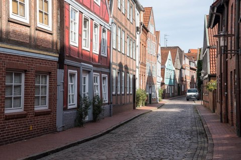 Narrow alley, Stade, Lower Saxony, Germany, Europe