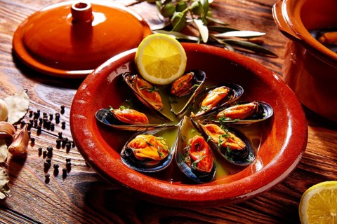 Tapas mejillones al vapor steamed mussels from Spain