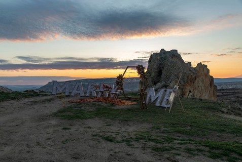 A picture of the Marry Me sign atop Love Valley, part of the Goreme Historical National Park, at