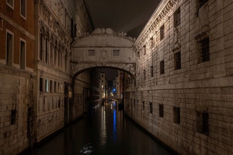 Bridge of Sighs at the Doge's Palace at Night, Venice, Italy, Europe