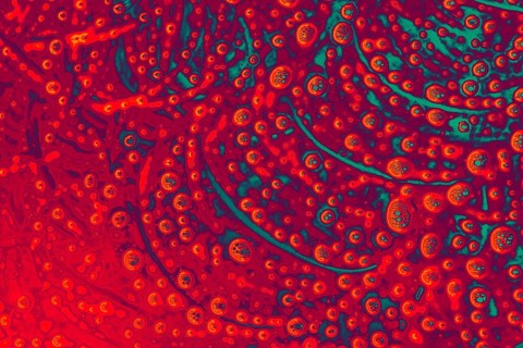 Air bubbles inside water base form patterns