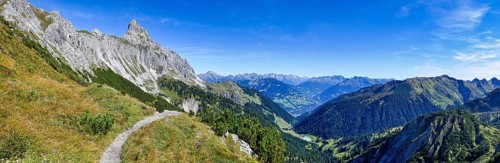 Path from Saulakof to Lüner Krinne with a view of the Zimba in Montafon