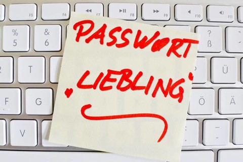 A note on the keyboard of a computer as a reminder: Password favourite Austria