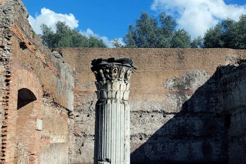 Column, wall, shadow