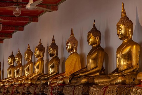 A picture of golden Buddha statues at the Wat Pho Temple
