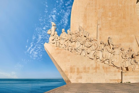 Lateral view of Monument of Discoveries, Padrao dos Descobrimentos, to Age of Discoverys haped as