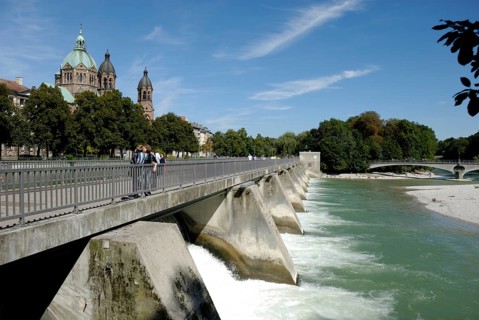 Weir footbridge on the Isar, Munich