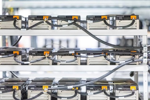 Saxony's Economics and Energy Minister Dirk Panter visits Saxony's largest battery storage