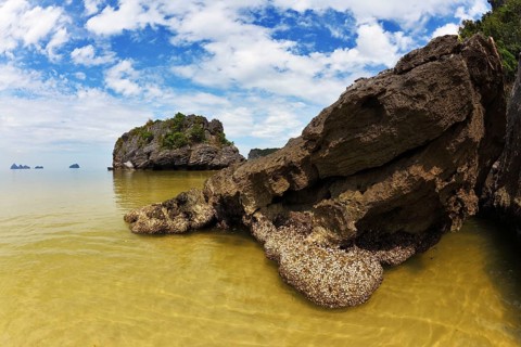 Picturesque coast a small island in the Gulf of Thailand