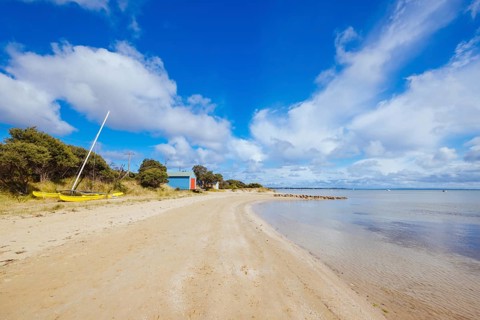 Views from Port Phillip Bay at Tyrone Foreshore Reserve on a warm sunny autumn day in the