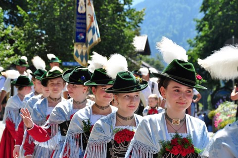 Bavaria, Werdenfels, Garmisch-Partenkirchen, customs, tradition, parade, girls, dirndl