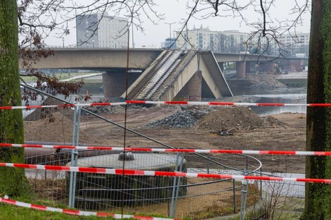 After the partial collapse of the Carola Bridge, demolition work was prepared, Dresden, Saxony,