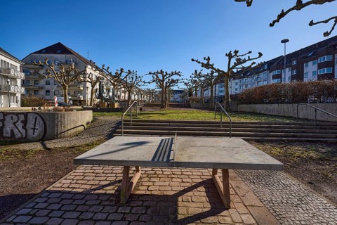 Residential area, apartment blocks, public table tennis table, bare trees, plane trees (Platanus),