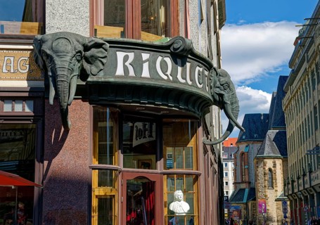 Riquethaus, Riquet coffee house with Art Nouveau mosaics by architect Paul Lange, landmark are two
