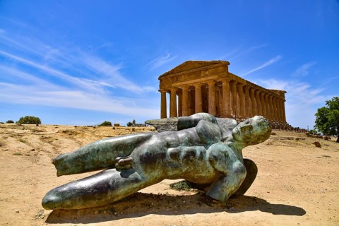 Statue of the fallen Icarus in front of the Temple of Concordia in the Valley of the Temples near