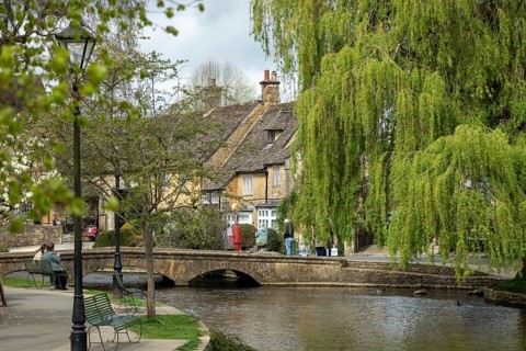 Bridge, River Windrush, houses, trees, Bourton-on-the-Water, The Cotswolds, Gloucestershire,