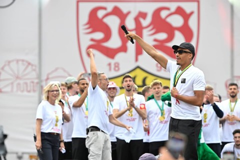Jamie Leweling VfB Stuttgart (18) in front of the team, jubilation joy emotion victory celebration,