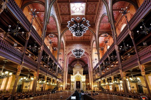 Artfully decorated interior with Torah shrine, Great Synagogue, Nagy Zsinagoga, Pest district,