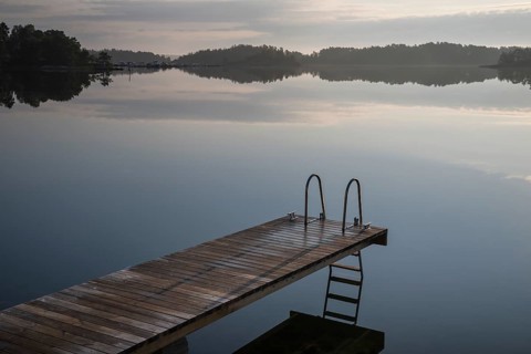 Wooden jetty with ladder, calm water surface, morning atmosphere, Kasnäsintie, Falkö Fjord, Kasnäs,