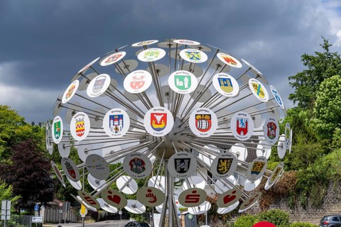 The coat of arms tree of Bergneustadt in the Oberbergischer Kreis, 102 panels show the coats of