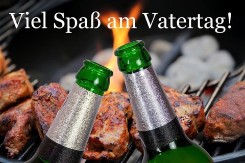 (Photomontage) Father's Day symbol: Two beer bottles in front of barbecued meat and text VIEL SPASS
