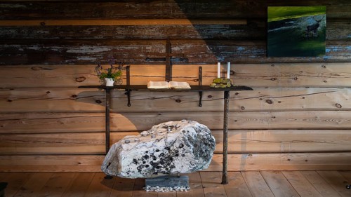 Simple iron-wrought altar and large natural stone, chapel, Fokstugu farm, Fjellstue, pilgrim