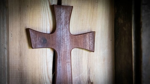 Wooden cross, chapel, Fokstugu farm, Fjellstue, pilgrims' accommodation, mountain hut, Olavsweg,