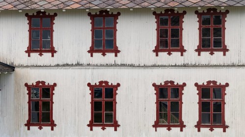 Old wooden house with ornate windows, Fokstugu farm, Fjellstue, pilgrims' accommodation, mountain