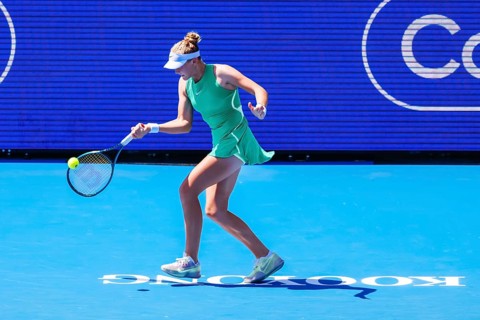 MELBOURNE, AUSTRALIA, JANUARY 12: Mirra Andreeva of Russia plays against Danielle Collins plays