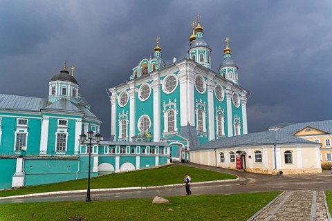 SMOLENSK, RUSSIA, APRIL 21, 2018: Uspensky cathedral against a background of dark thunderclouds.