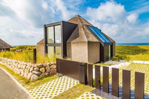 Controversial modern thatched-roof villa of the Kersig estate in the dunes, Hörnum, Sylt