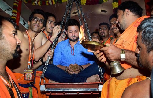 Marathi actor Swapnil Joshi visits GSB seva mandal to offer prayer on the occasion of Ganesh