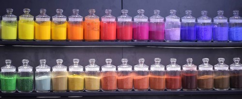 Glass containers with coloured powder at Creativeworld Frankfurt