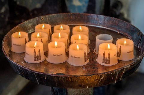 Sacrificial lights, Former collegiate church of St Peter, a Roman Catholic parish church, Bad