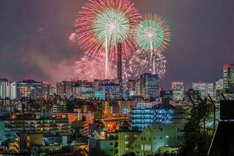 Yokohama skyline and fireworks (Minato Mirai smart Festival). Shooting Location: Yokohama-city