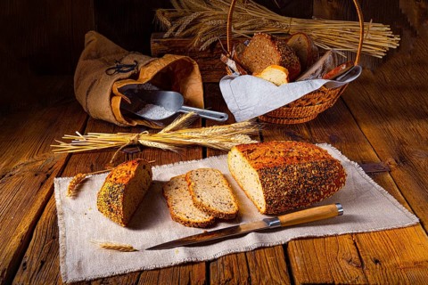 Linseed bread with a poppy seed and sesame mixture