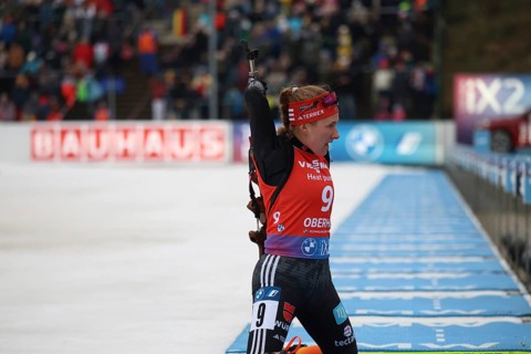 Janina Hettich-Walz (SC Schönwald/GER) at the shooting range at the IBU Biathlon World Cup Sprint