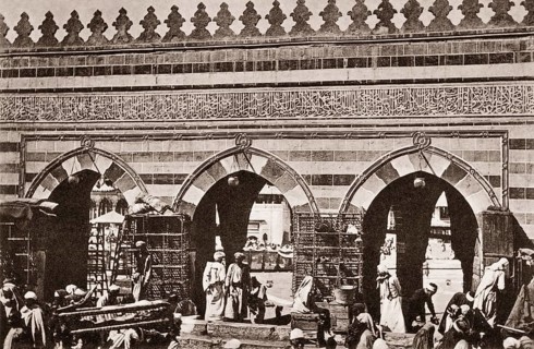 Muslims praying around the Ka'bah at al-Masjid al-?aram, Mecca during the Hajj, 19th century