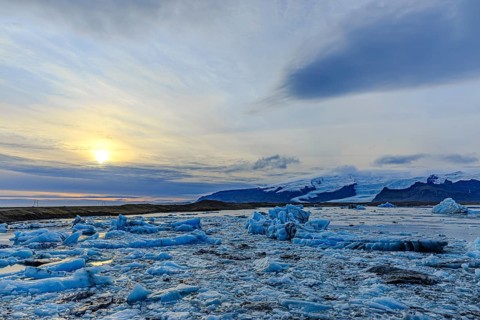 Jökulsarlon glacier lagoon, icebergs with glacier, Vatnajökull National Park, Hornafjörður, South