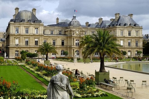 Jardin du Luxembourg in the centre of Paris. In the background the Palais du Luxembourg, in the