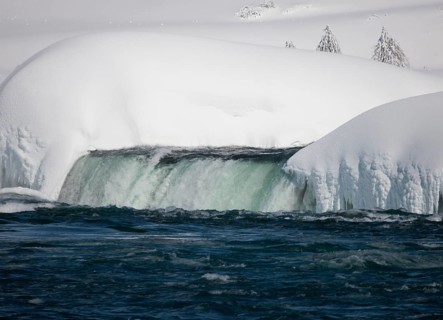 Winter Niagara Falls frozen snow and ice