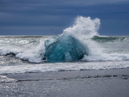 Diamond Beach, iceberg in the surf, near Jökulsarlon glacier lagoon, Vatnajökull National Park,