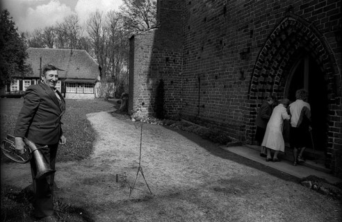 Germany, Stepnitz, 30.04.1992, Klosterkirche Marienfließ, for church service, musician, with horn,