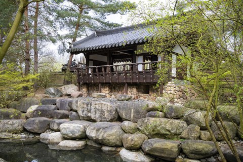 Traditional Korean house, Kye Zeong, Pavilion by the water, Korean Garden, Gardens of the World,
