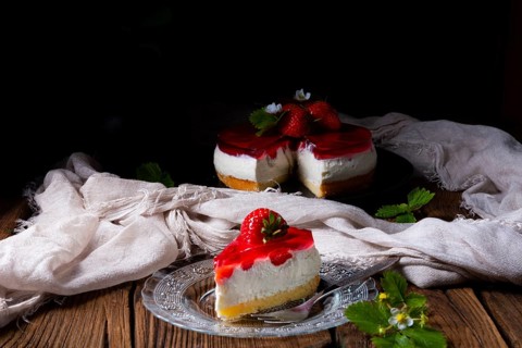 Delicious strawberry cream cheese tart with sponge base