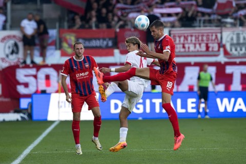 Football match, Ritsu DOAN SC Freiburg centre and Marvin PIERINGER 1. FC Heidenheim right in aerial